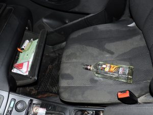 Apsvaigęs nuo alkoholio beteisis vairuotojas 