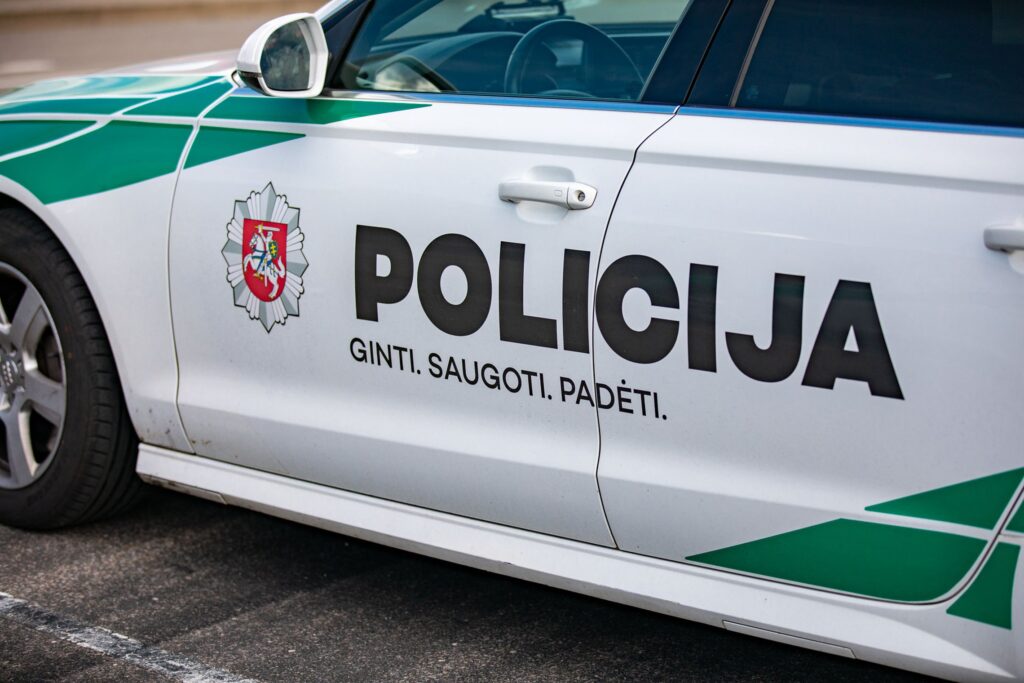 Policijos automobilis, iš kairės, ginti, saugoti, padėti