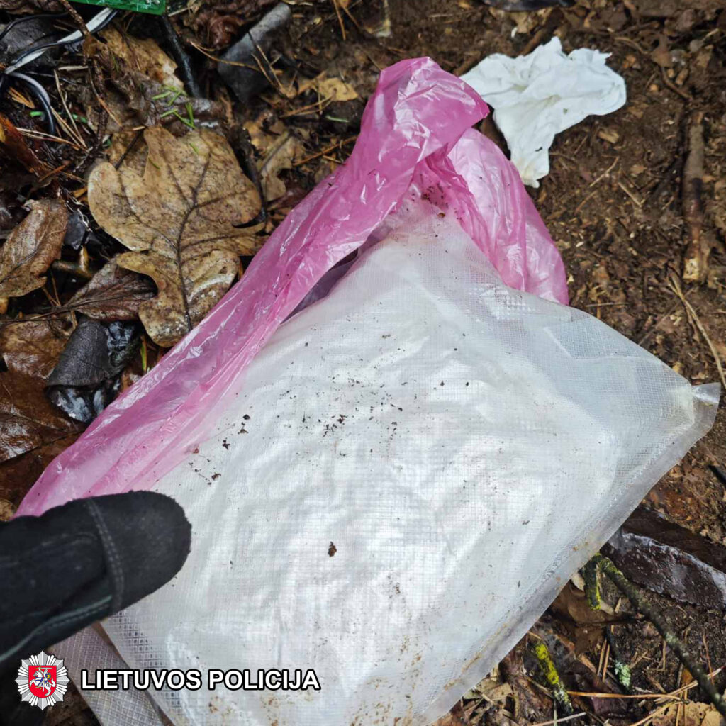 Sulaikytas: apie 2 kg „kristalų“ ir 8000 eurų grynais