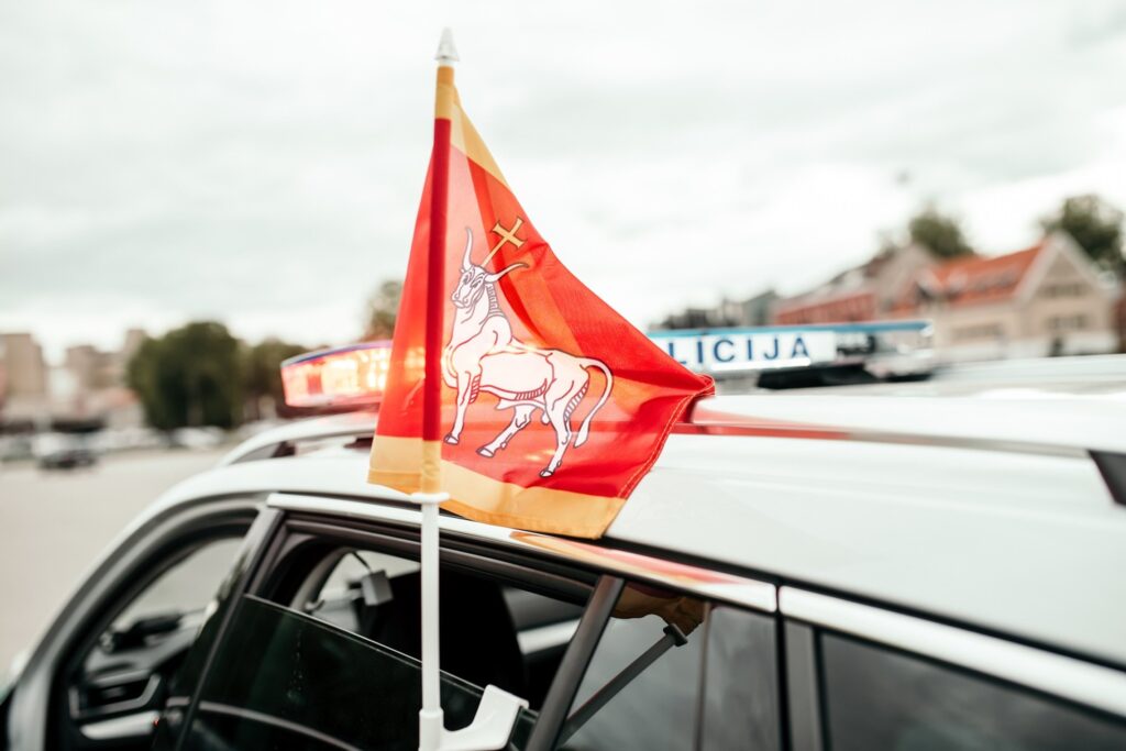 Kauno policija, automobilis su vėliava