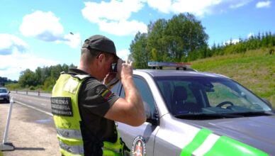 Pasieniečiai sulaikė latvį ir uzbeką su įtartinais pažymėjimais